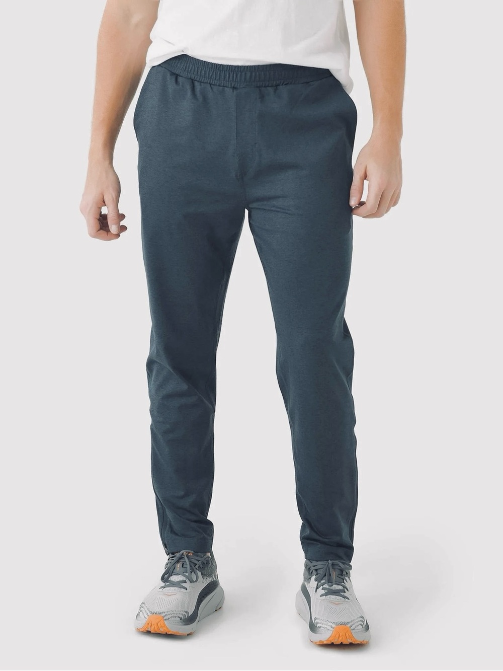 Vuori Mens Sunday Performance Track Pant  size Medium in Blue Sea Heather